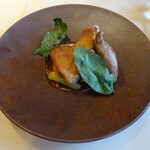 カーサ・デル・チーボ - 真空調理した フランス産鴨もも肉のアッロースト 黒にんにくソース