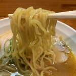 Kirara - もち豚らーめん(みそ)、麺リフト