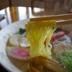 サーモン亭 - 麺は普通