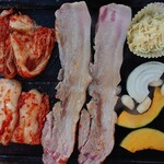 부타야키니쿠 전문점 톤킨 - 2020년 5월 생 삼겹살 5점 세트(2인분) 1280엔×2