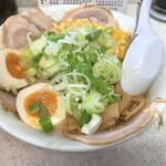 なりたけ - 醤油チャーシューめん＋味付玉子＋コーン＋薬味多め(無料トッピング)