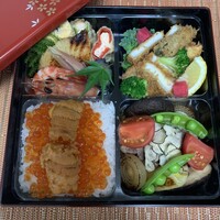 銀座 結絆 - 蓋を開けると、彩り豊かな料理が出現！