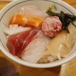 横濱 魚萬 - 海鮮ちらし丼