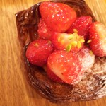 メゾン ムラタ - 苺のデニッシュ  260円
