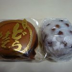 岡埜榮泉 - どら焼き（160円）と豆大福（200円）