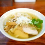 純手打ち 麺と未来 - 海老わんたん入り塩ラーメン950円