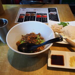 麻辣担々麺 堂島 - 汁なし担々麺 ＆ 海南鶏飯