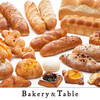 ベーカリー&テーブル - 料理写真:厳選素材を使用した味わい豊かなパンやサンドイッチが並びます。