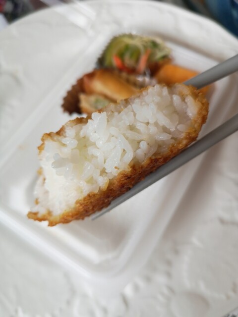 大江惣菜店 - 白石（おにぎり）の写真