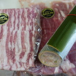 柚木元 - 幻の豚、千代幻豚の実山椒鍋の豚肉(竹筒に入っているのは豚つみれ)