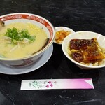 Kyou Bashi Makinoya Midori Bashi Ten Suzuya - 豚骨ラーメンとウナ丼と漬物（お昼のセット）
