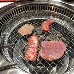 黒毛和牛焼肉 金町苑 - カルビとタン塩