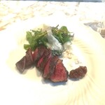 La Brianza - サカエヤの鹿児島県産16歳経産牛未熟成のランプ 炭火焼き。お肉の味わいの濃さすごい！外出自粛期間に食べたいと思っていたおいしさ。火入れジャスト炭火焼き香ばしく、おいしくて泣きそうになった。