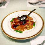 北京料理桂蘭 - アワビの牡蠣ソース炒めです(o^^o)