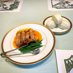 北京料理桂蘭 - 海老のチリソース炒め花巻(蒸しパン)付きです(o^^o)