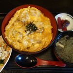 鳥居亭 - 名物「親子丼」1000円