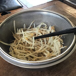 恵比須 - 添え付けのモヤシ