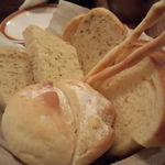 ケ カリーノ - 自家製パン盛り合わせ　¥350