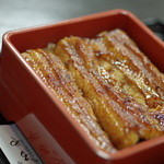 つるや - 琵琶湖（びはこ）鰻蒲焼（むなぎかばやき）、身側（みがは）