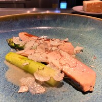 中土 - 岩手県花巻産のホロホロ鳥に世羅の極太アスパラ　私のリクエストは食材に鶏肉をお願いしました　見事な火入れの絶品ホロホロ鳥です♪