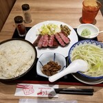 仙臺たんや 利久 - 牛たん「極」定食。