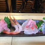 Magokoro Chuubou Itaru - 新鮮な魚介が入った時だけ！日替わりお刺身 