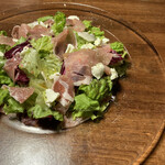 肉と魚の寿司　yokaichi - 生ハムとクリームチーズのサラダ