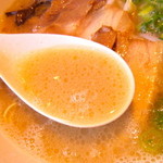 博多 一風堂 - 綺麗に豚骨の旨味が出てるスープ