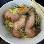 表面”燻燻”中身”しっとり”の絶品燻製鶏の叉焼