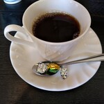 Hakata Umaka Asobi An - コーヒーの無料サービス、そして1口ですがチョコも付きます