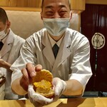 銀座 しのはら - フォアグラとあんぽ柿の最中