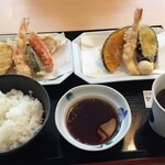 Hakata Tempura Semmon Tenohirugohan - 