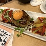 赤ちょうちん酒場×ビストロ 喰家 - ビーフ100%！つくねバーグ