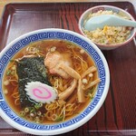 中央菜館 - 半チャーハン＆ラーメン  780円