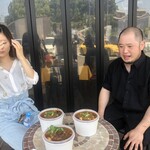 Spice&Dining KALA - ちいちゃいテラスで三人仲良く食べますよ～(笑)
      なんかボスが写真とってたけど、あれ何処にあげるんだろう…(笑)
      Facebookかな？インスタかな？おらも始めようかな～