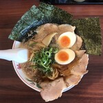 ラーメン 魁力屋 - 特製醤油厳選全部のせラーメン。
      旨し。