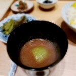 肉屋 田中 - 赤出汁