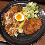 SPICY CURRY 魯珈 - プチで頼んだレギュラーメニューのチキンカレーを足して、ダブルチキンのあいがけです