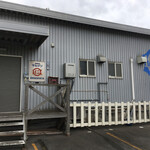 マグロのマルジン - かなり分かりにくい店舗ながらマーク目印