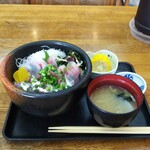 丸仙会館 - いわし丼(950円)