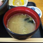 丸仙会館 - 味噌汁
