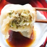 南京亭 - 手作りジャンボ餃子。