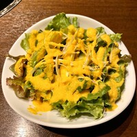 炭火焼肉 ふちおか - 人参と玉葱ソースの彩りサラダ