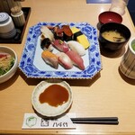 鮨處八千代 - 全体図。