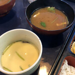 いしざき - ランチには味噌汁と茶碗蒸しがつきます。