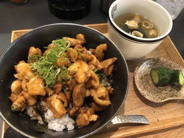 第3507日 かしわバター丼600円 By Midnighthawkins 焼鳥 ボトルバード Links Umeda Bottle Bird 大阪 焼鳥 食べログ