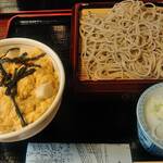虎ノ門 大坂屋 砂場 - ふわっふわの玉子丼と風味が強いお蕎麦