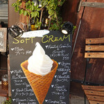 Rue Favart - エントランス前