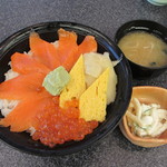 すしざんまい - 鮭いくら丼　７００円