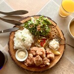 日本酒×炭火バル からんと - ランチも大人気！唐揚げ定食。